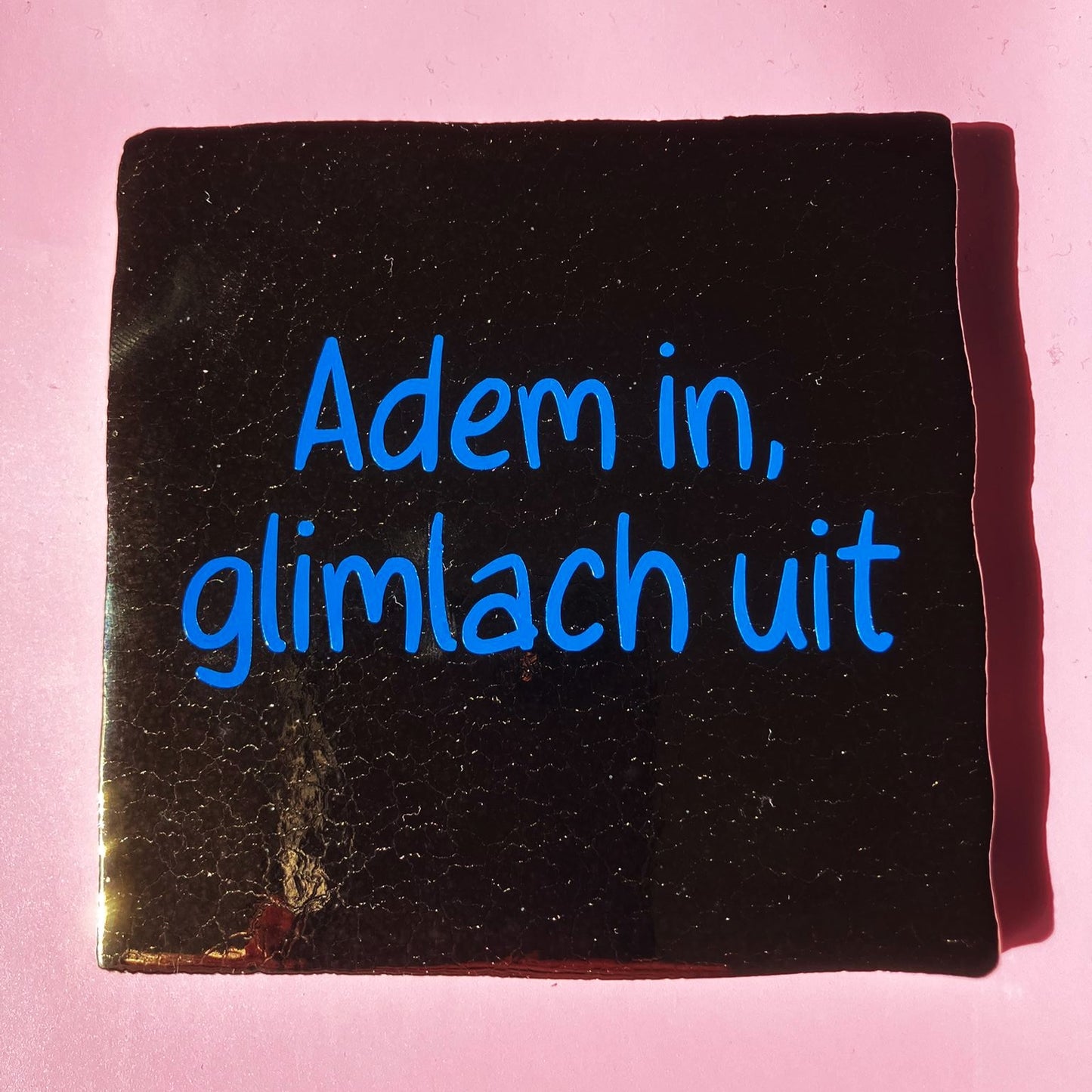 Tegeltje Adem in, glimlach uit | Goud 10×10 cm